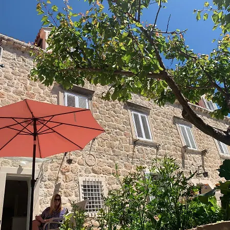 Libertas Πανσιόν